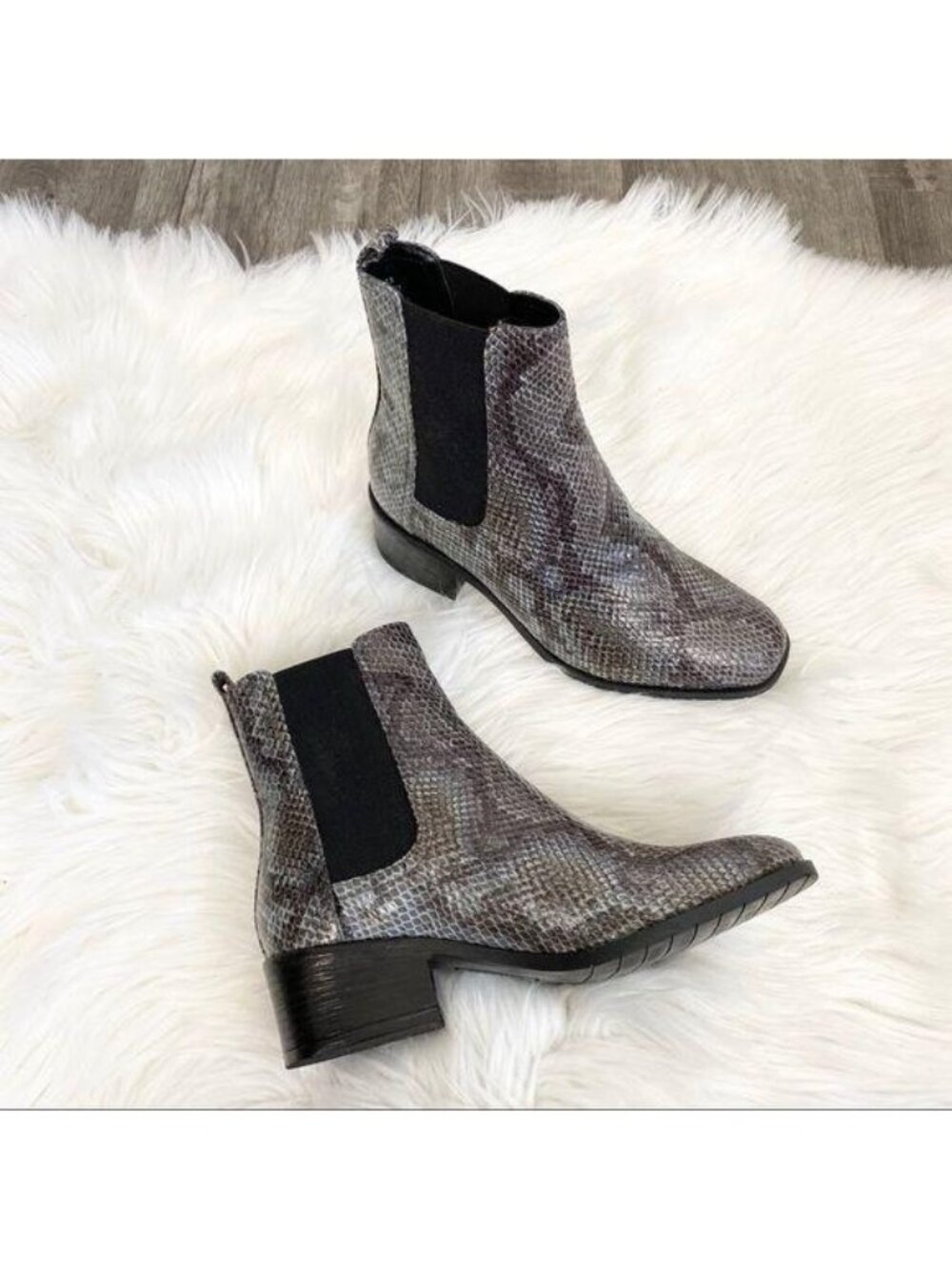 Kenneth Cole Reaction Womens 6 Chelsea Bootie Gray Snakeskin Print Ankle Boots